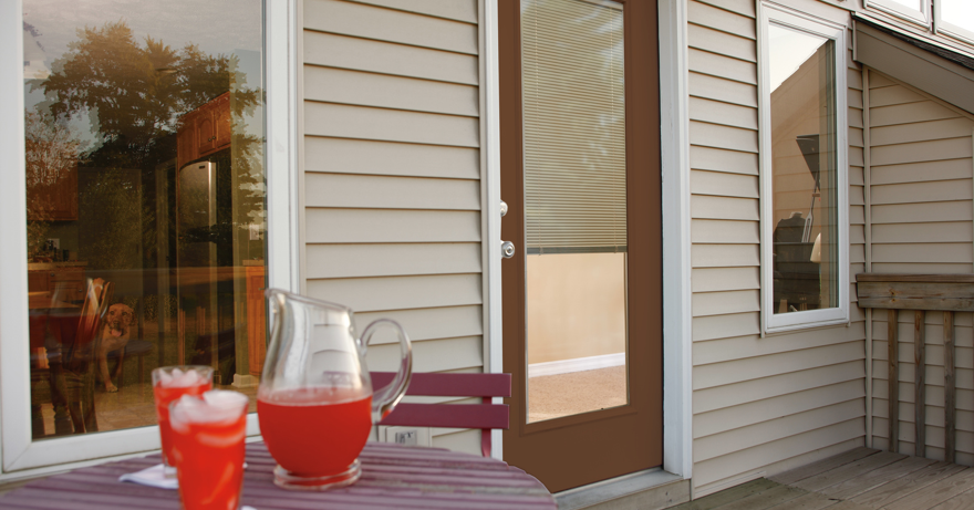 How Enclosed Blinds are Perfect for Your Entrway